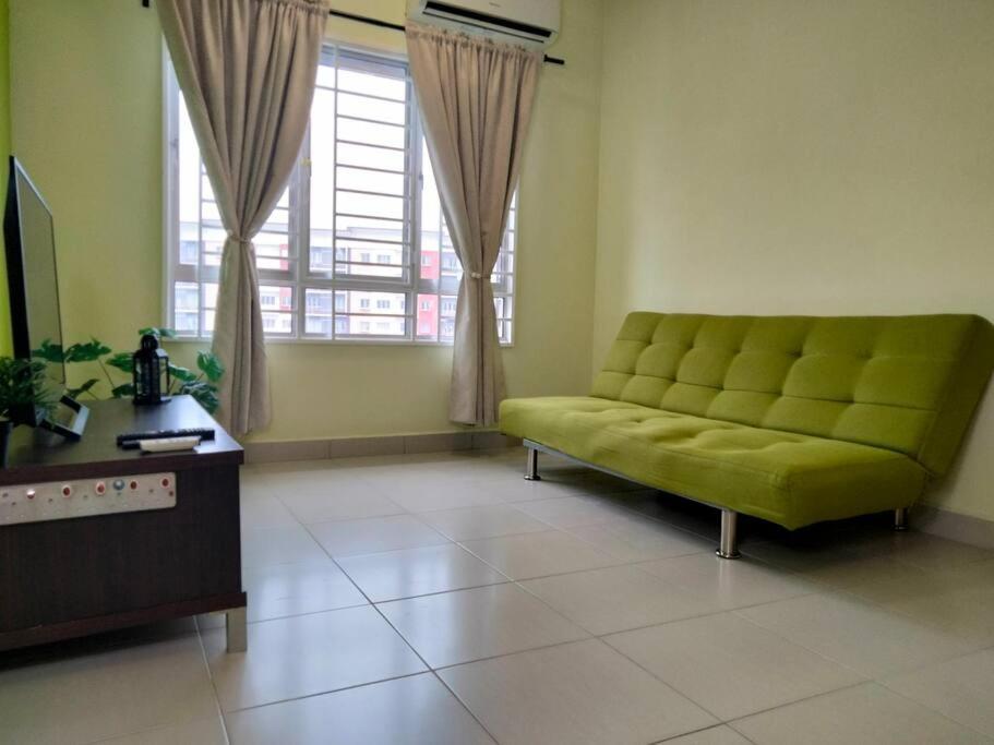 Appartamento Sj 3Br Shah Alam Seksyen U13 Setia Alam Esterno foto